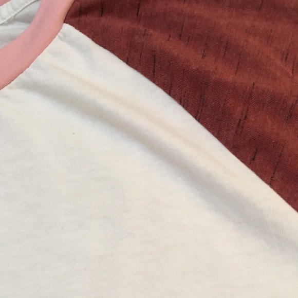 Arizona Jeans hazy red and white t-shirt - Picture 2 of 3